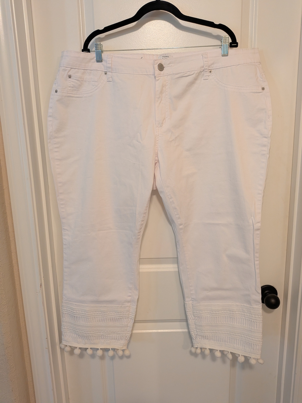 crown & ivy White Ankle Crop Pants with Pom Trim